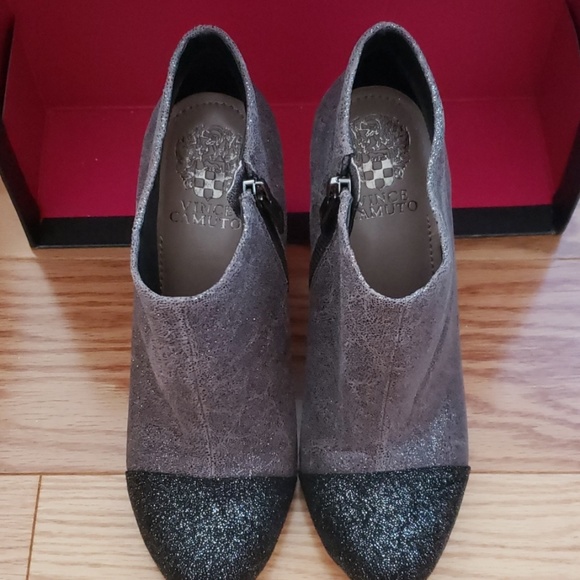 Vince Camuto size 7.5 booties - Picture 4 of 7